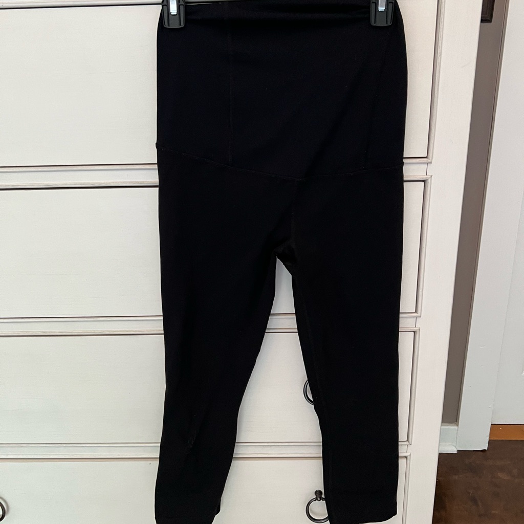 Ingrid & Isabel Active Maternity Capri Leggings
